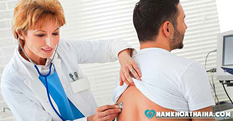 Trị bệnh lao phổi dùng thuốc và đi tiểu nước tiểu màu hồng giống như máu